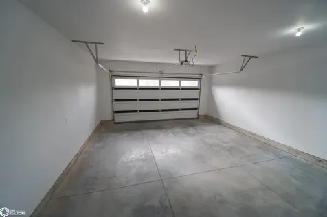 202 E Lillian Conrad IA 50621