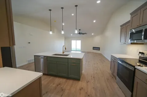 202 E Lillian Conrad IA 50621