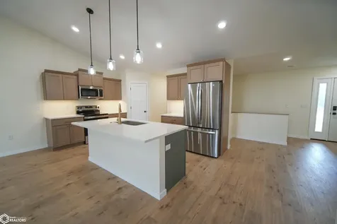 202 E Lillian Conrad IA 50621