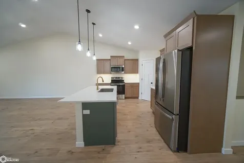 202 E Lillian Conrad IA 50621