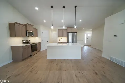 202 E Lillian Conrad IA 50621