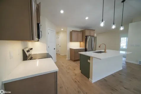 202 E Lillian Conrad IA 50621
