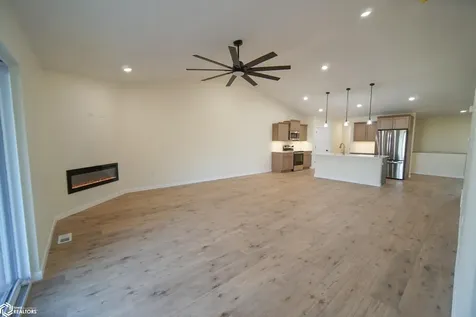202 E Lillian Conrad IA 50621