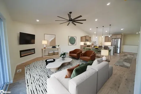 202 E Lillian Conrad IA 50621