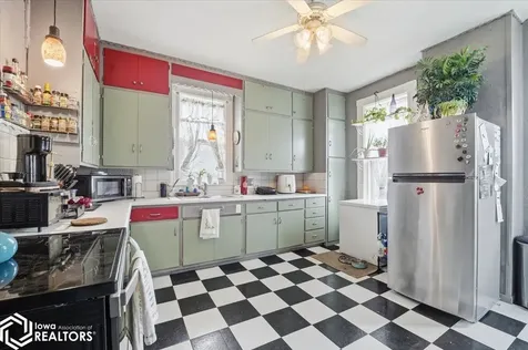 1003 Edgington Avenue Eldora IA 50627