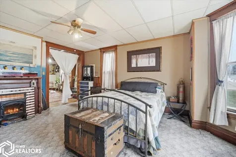 1003 Edgington Avenue Eldora IA 50627