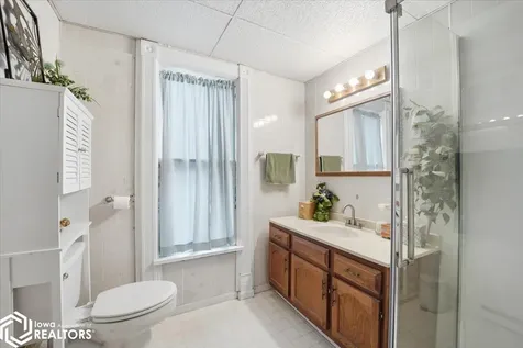 1003 Edgington Avenue Eldora IA 50627