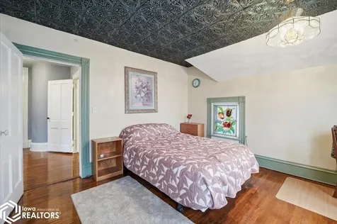 1003 Edgington Avenue Eldora IA 50627