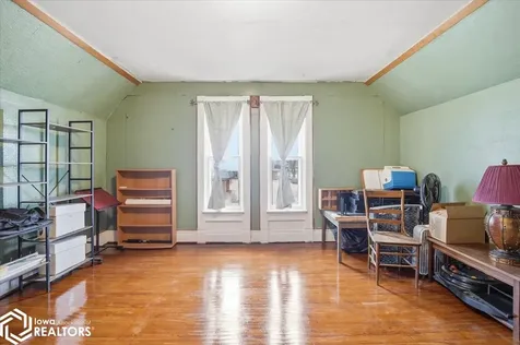 1003 Edgington Avenue Eldora IA 50627