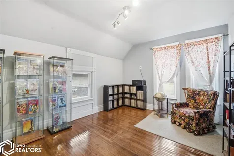 1003 Edgington Avenue Eldora IA 50627