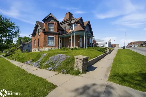 1003 Edgington Avenue Eldora IA 50627