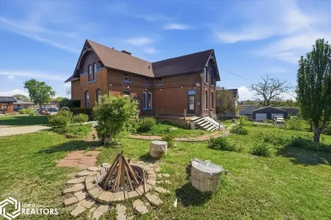 1003 Edgington Avenue Eldora IA 50627