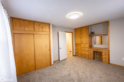 4 W South Street Manly IA 50456