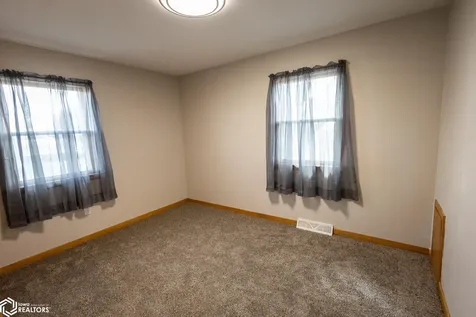 4 W South Street Manly IA 50456