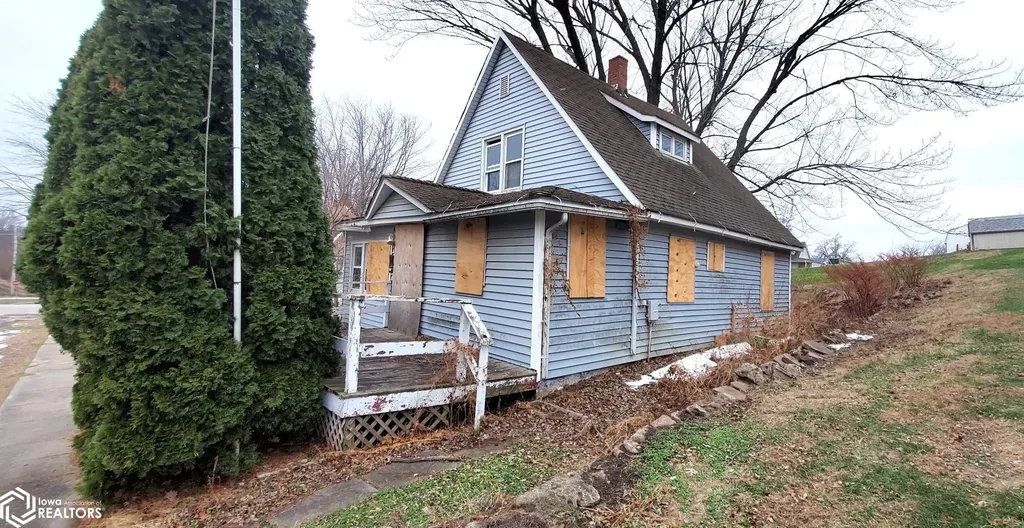 9 N F Street Albia IA 52531