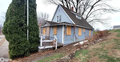 9 N F Street Albia IA 52531