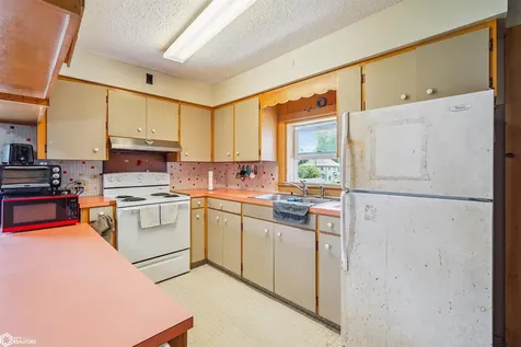 920 High Street Grinnell IA 50112
