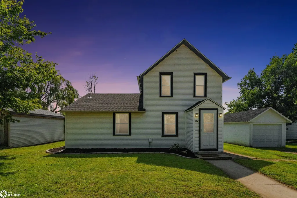 132 Green Street Center Point IA 52213