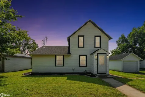132 Green Street Center Point IA 52213