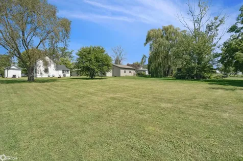 132 Green Street Center Point IA 52213