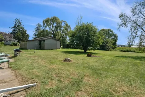 132 Green Street Center Point IA 52213