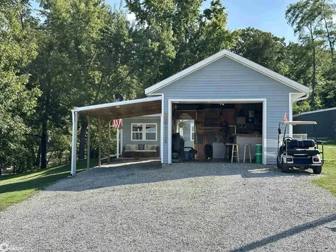 5090 County Public Road Brooklyn IA 52211
