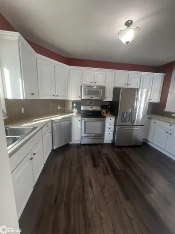 505 W Pershing Drive Brooklyn IA 52211