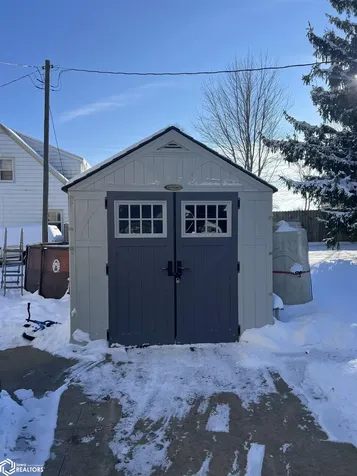 505 W Pershing Drive Brooklyn IA 52211