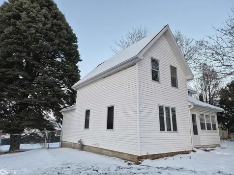 418 4th Street Victor IA 52347