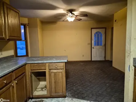 418 4th Street Victor IA 52347