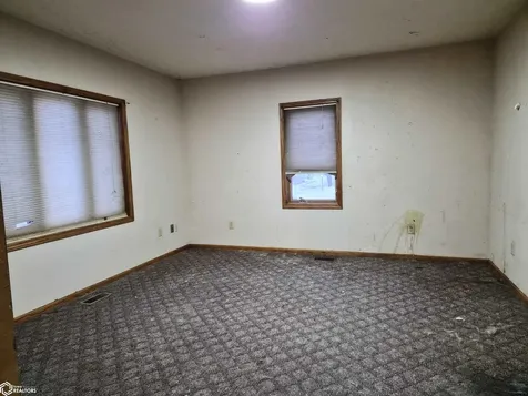 418 4th Street Victor IA 52347
