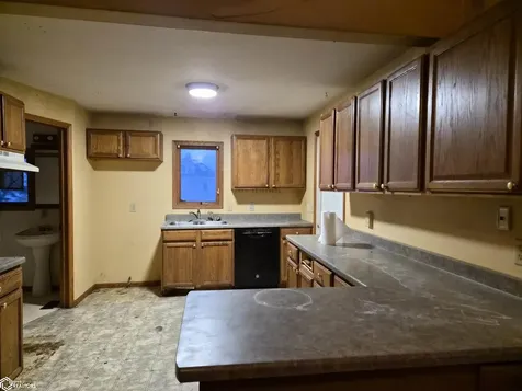 418 4th Street Victor IA 52347