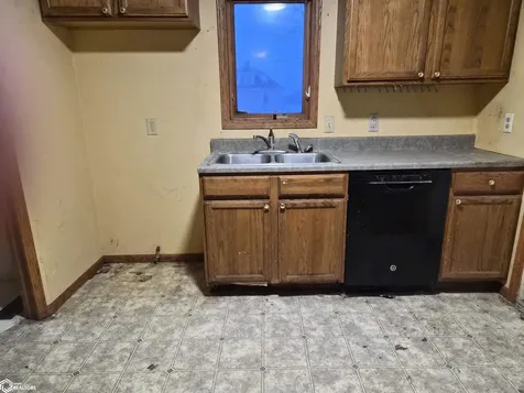 418 4th Street Victor IA 52347