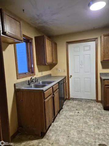 418 4th Street Victor IA 52347