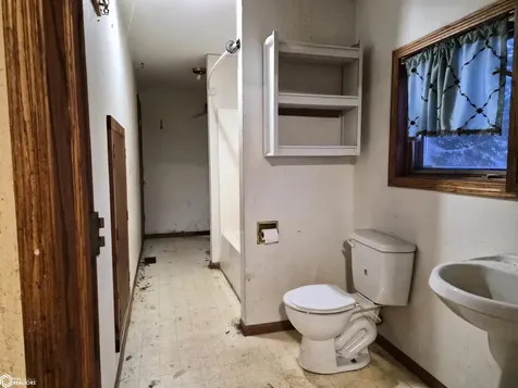 418 4th Street Victor IA 52347