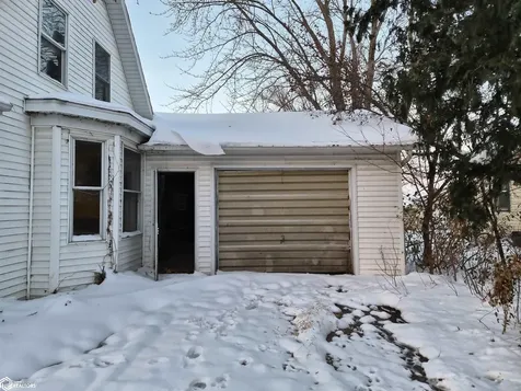 418 4th Street Victor IA 52347