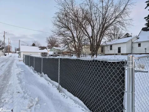 418 4th Street Victor IA 52347