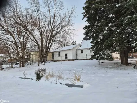 418 4th Street Victor IA 52347