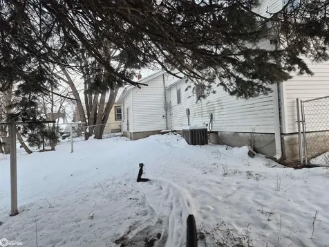 418 4th Street Victor IA 52347