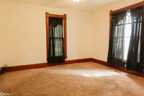 201 S Adams Street Olds IA 52647