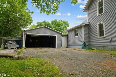 201 S Adams Street Olds IA 52647