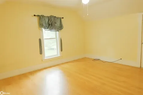 201 S Adams Street Olds IA 52647