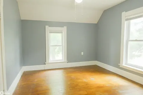 201 S Adams Street Olds IA 52647