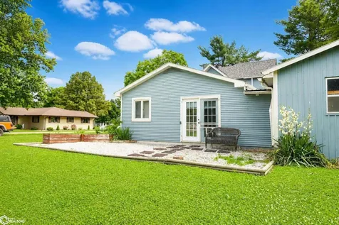 201 S Adams Street Olds IA 52647