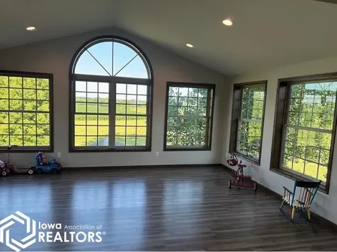 1350 Waubeek Road Central City IA 52214
