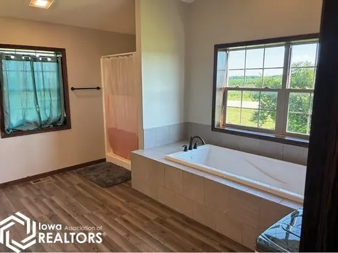 1350 Waubeek Road Central City IA 52214