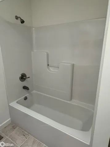 2142 Diamond Lane Fairfield IA 52556