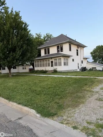 611 Broadway Street Brooklyn IA 52211