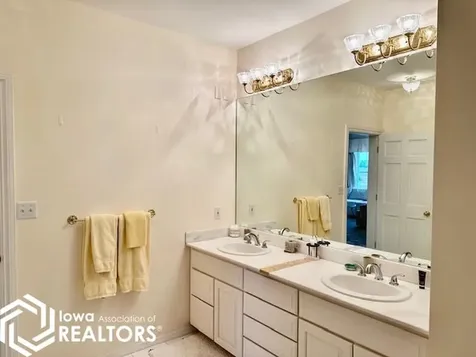 2000 Mansion Drive Fairfield IA 52556