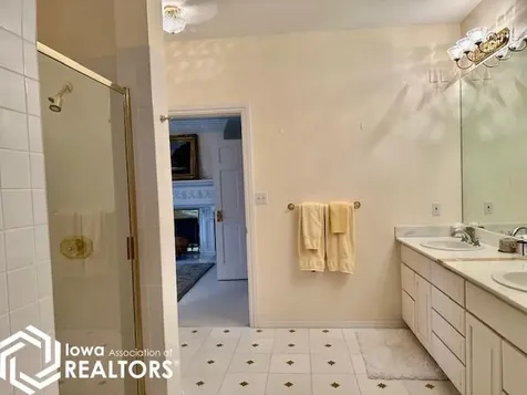 2000 Mansion Drive Fairfield IA 52556